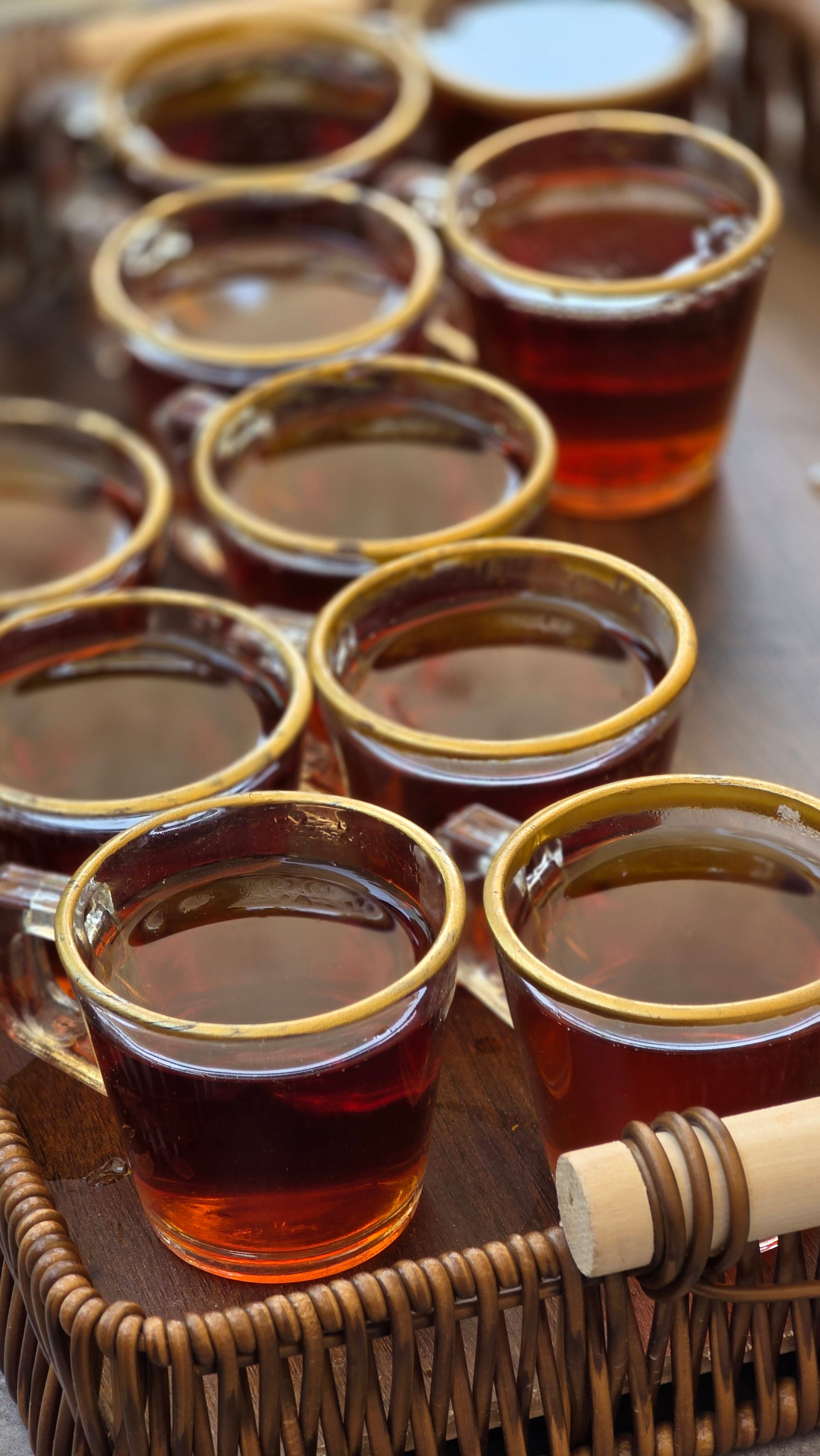 Cups of tea on a tray | Source: Pexels