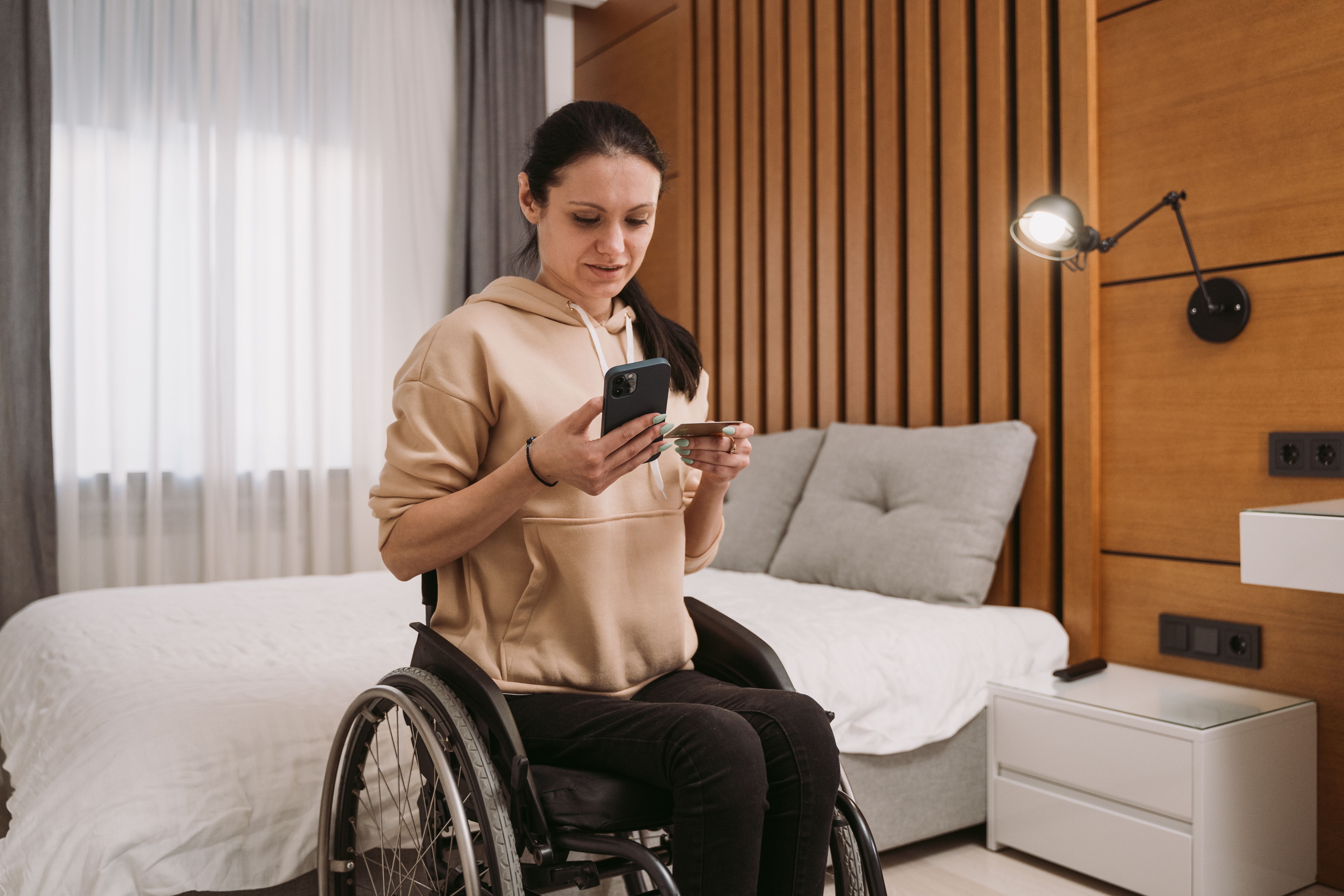 Woman in a wheelchair inside a hotel room | Source: Pexels