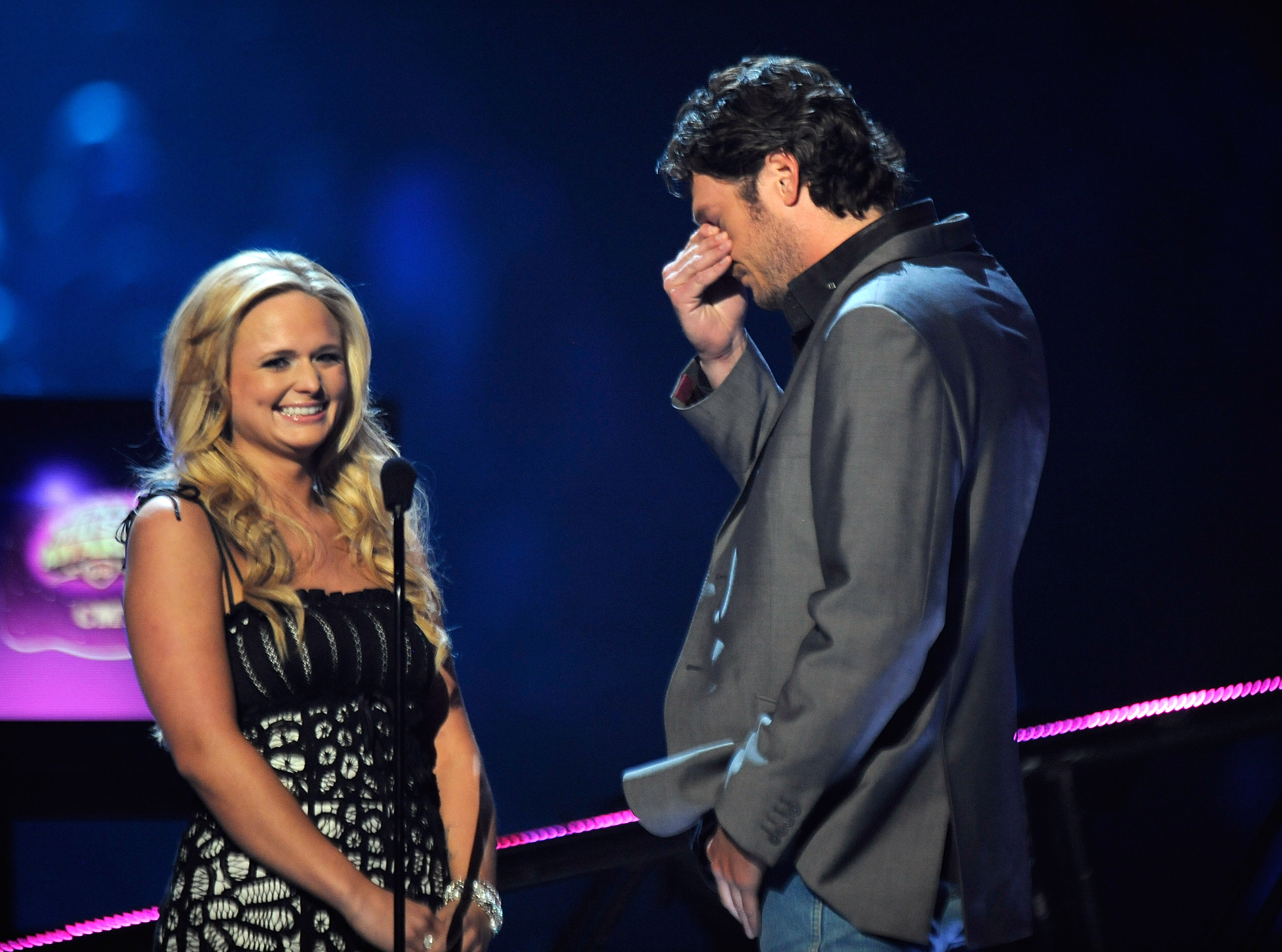 The former couple's love story began after they performed together at the CMT 100 Greatest Duets Concert in 2005. Shelton later admitted that he had started falling in love with Lambert during their performance. | Source: Getty Images