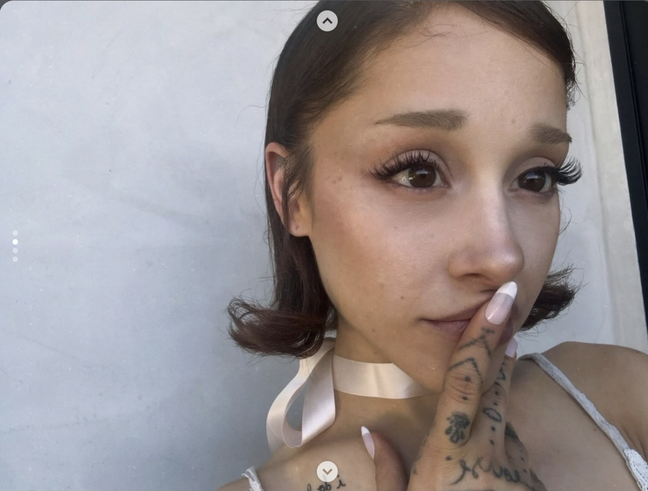 Ariana Grande wearing a flippy bob | Source: instagram/