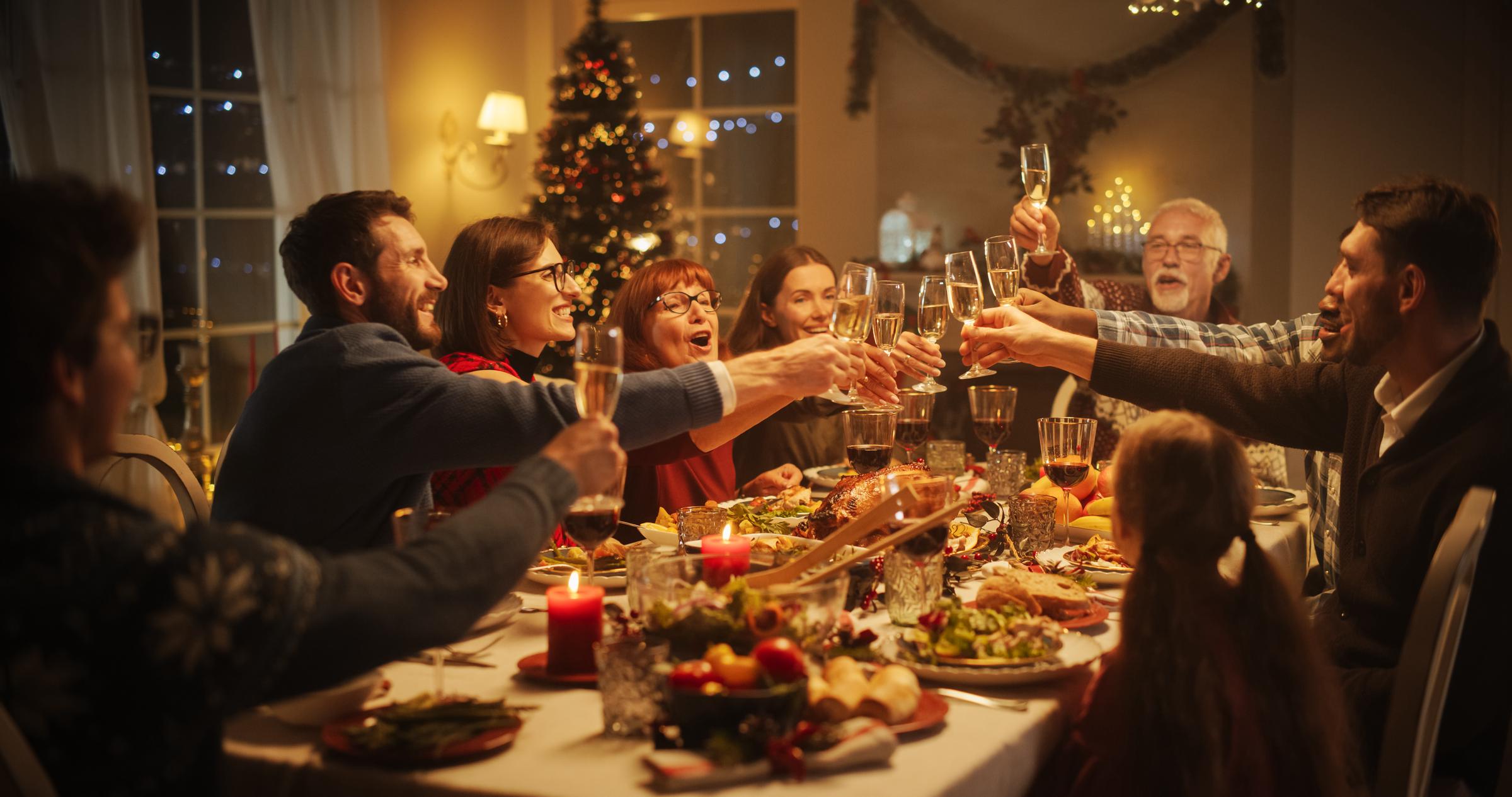 A family enjoying dinner together | Source: Getty Images