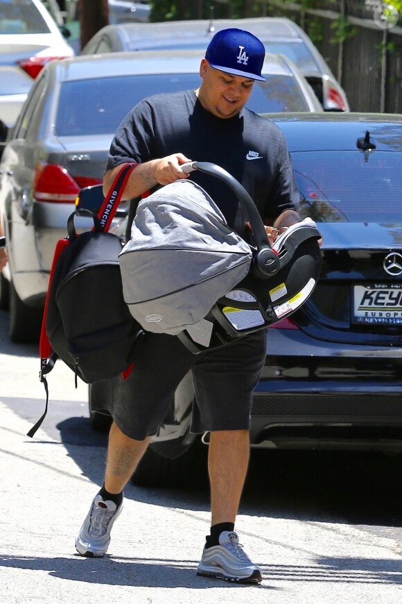 Rob Kardashian is photographed carrying a baby car seat and diaper bag during a daytime outing. The rare image captures his hands-on role as a father, a responsibility he has said became one of his biggest priorities after welcoming his daughter Dream. | Source: Paparazzi photo.