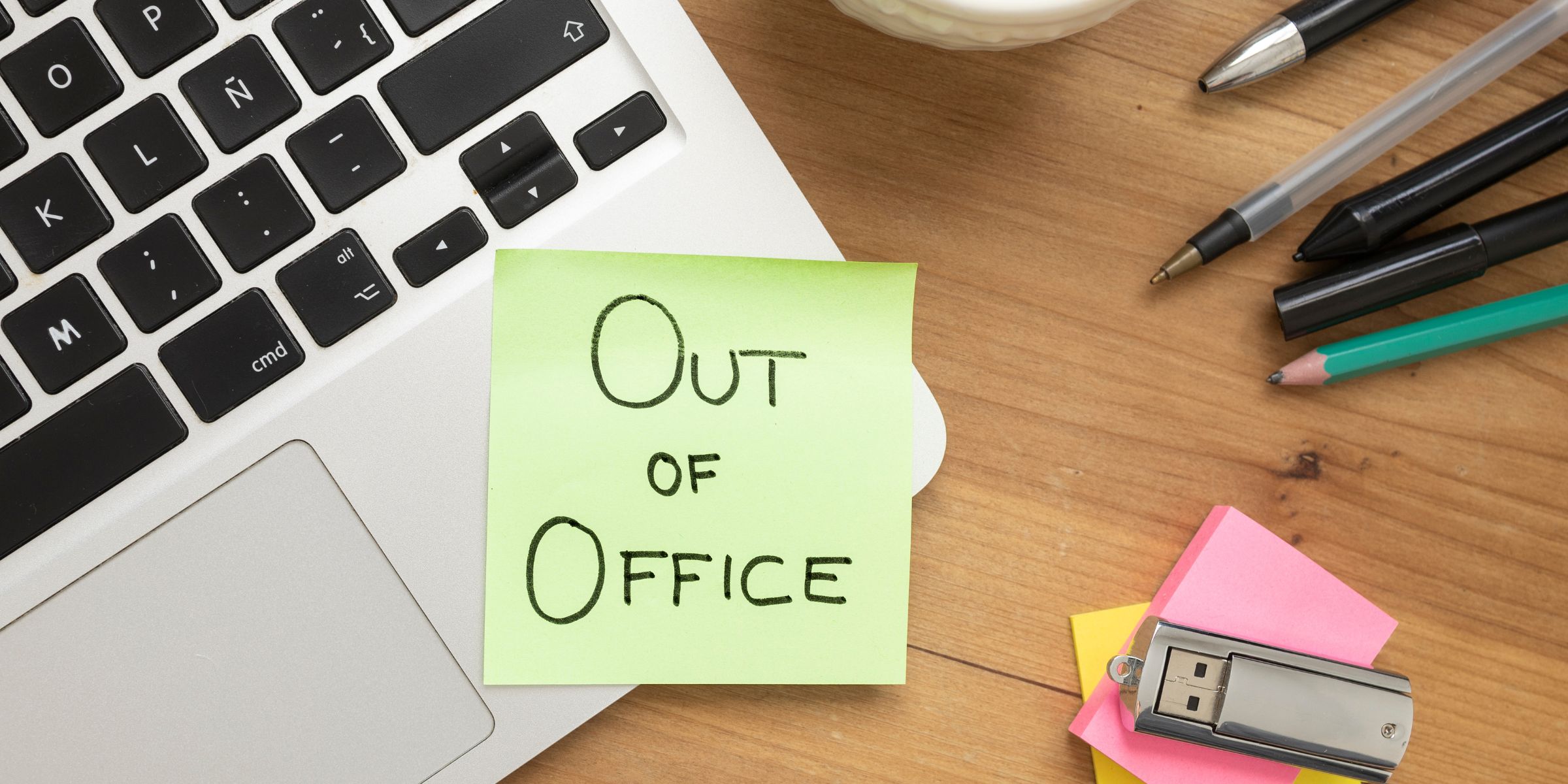 An "Out of Office" sticky note taped to a laptop | Source: Getty Images